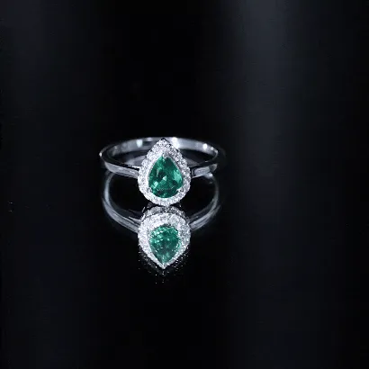 1 CT Emerald Teardrop Engagement Ring with Diamond Halo