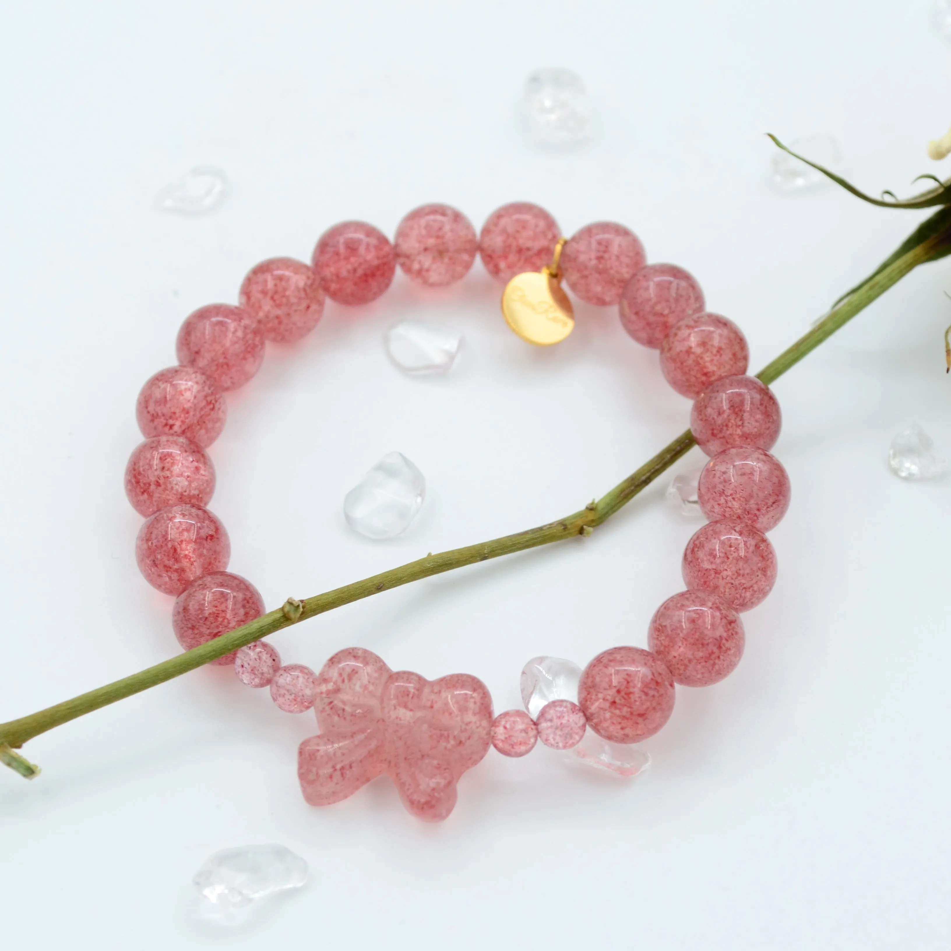 A natural strawberry crystal bracelet that attracts love