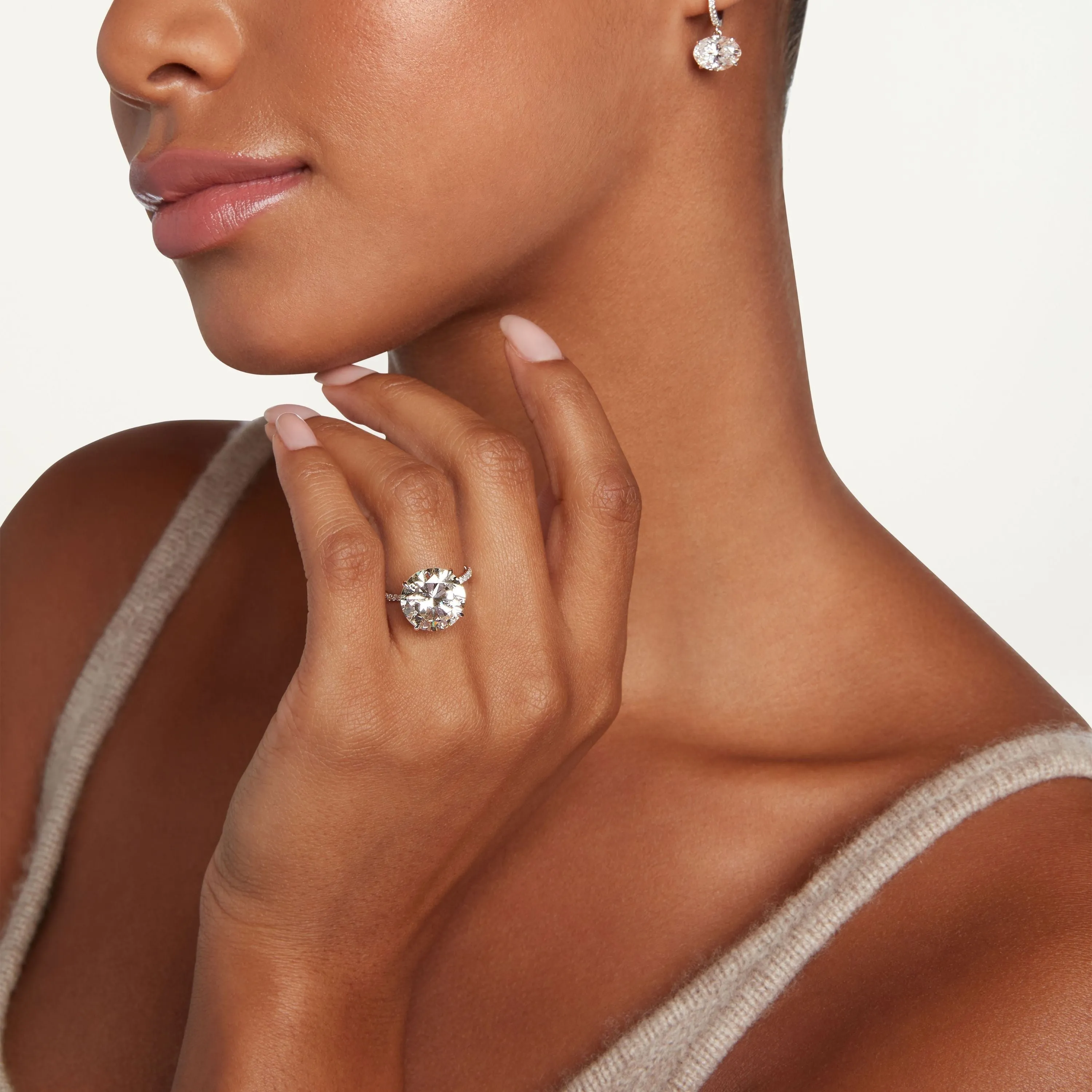 DIAMOND ROUND CUT HIDDEN HALO RING