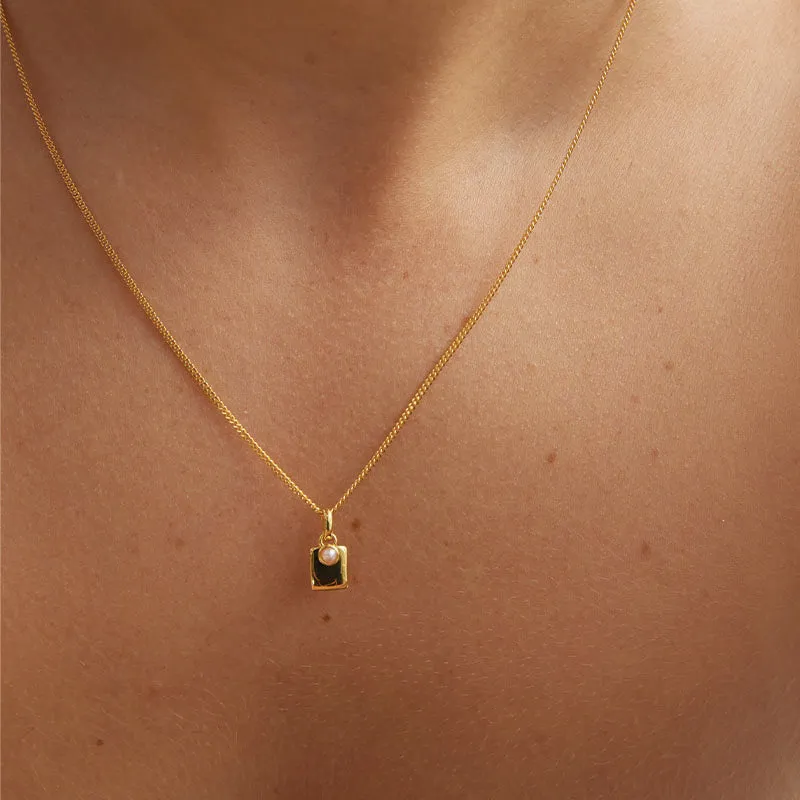 ENGRAVABLE EMERALD BIRTHSTONE NECKLACE (MAY)