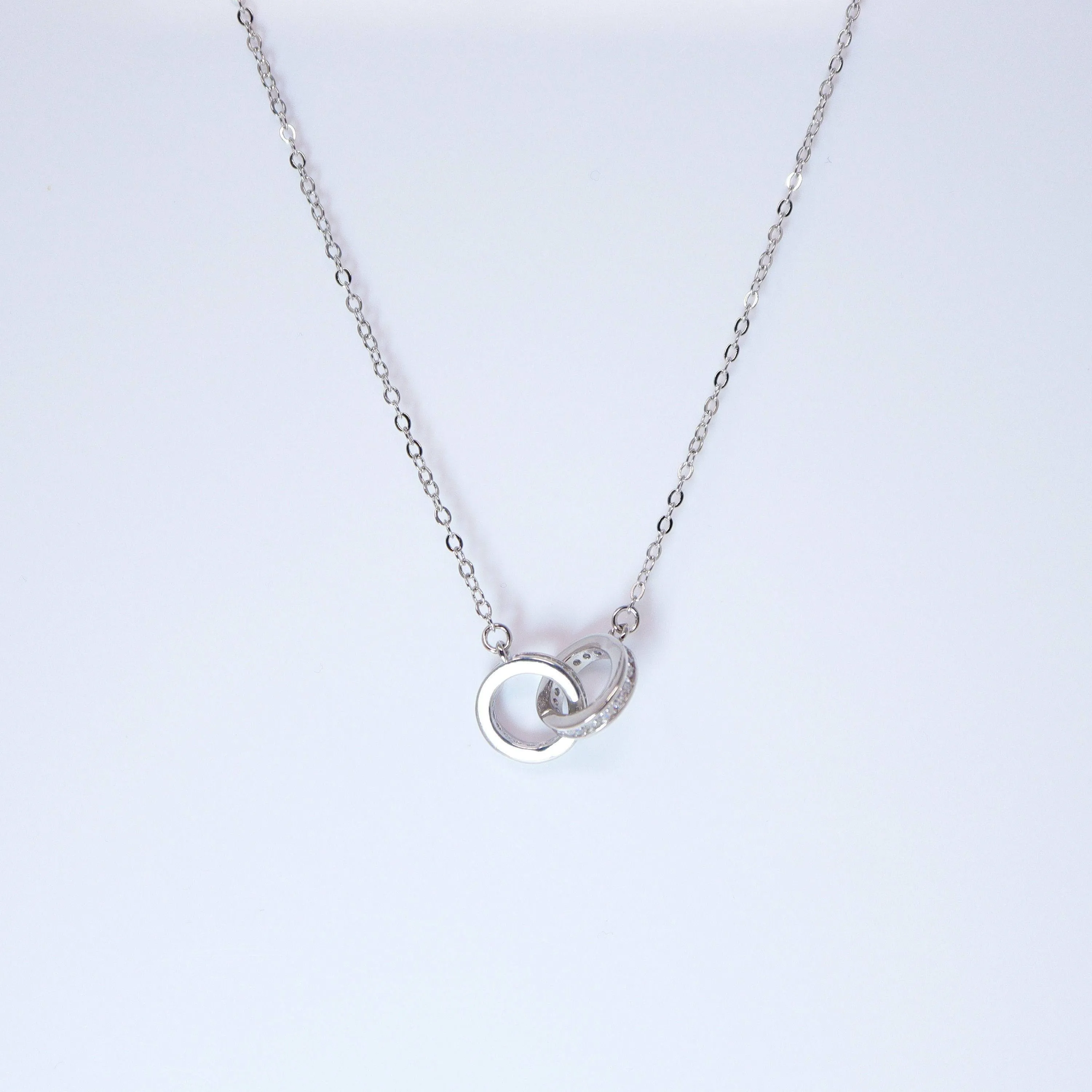 Eternity Circle Necklace • Infinity Necklace • Minimalist Jewelry • Linked circles necklace , connected circles, interlocking rings
