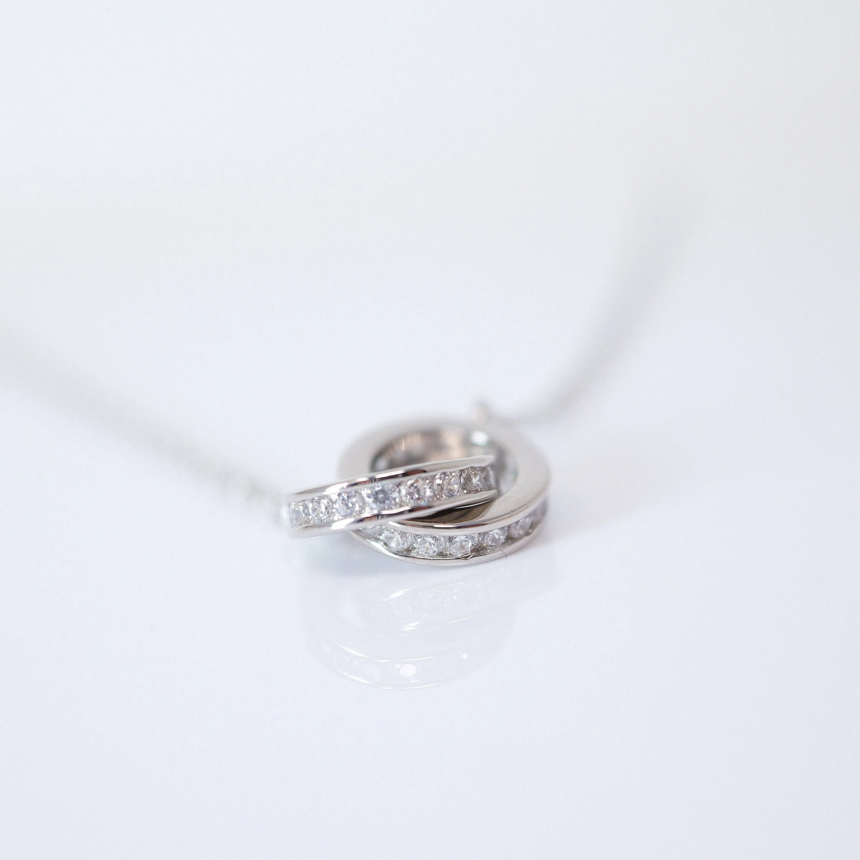 Eternity Circle Necklace • Infinity Necklace • Minimalist Jewelry • Linked circles necklace , connected circles, interlocking rings