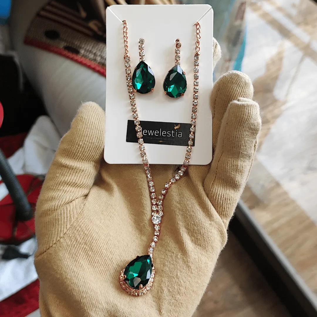 Jewelestia Emerald Glint Necklace and Earrings Set