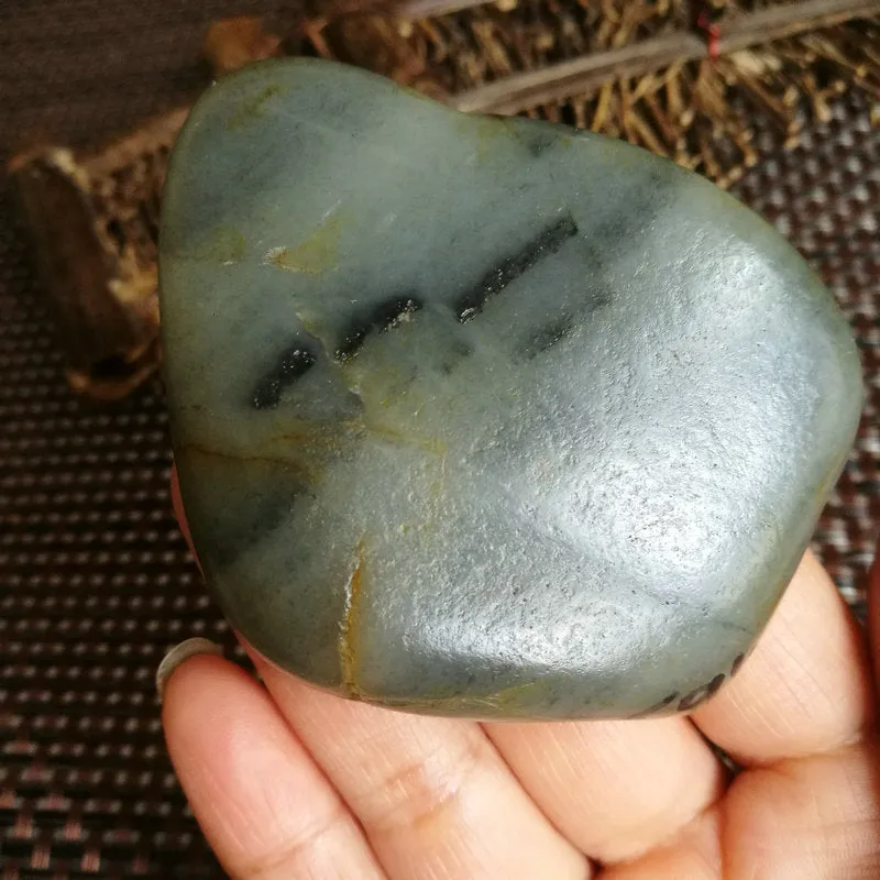 Natural Hetian Jade Rough Nephrite Raw (112g, 7X5.5X1.5cm)