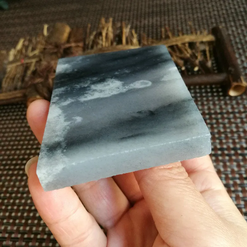 Natural Hetian Jade Rough Nephrite Raw (114g, 7X5.5X1cm)