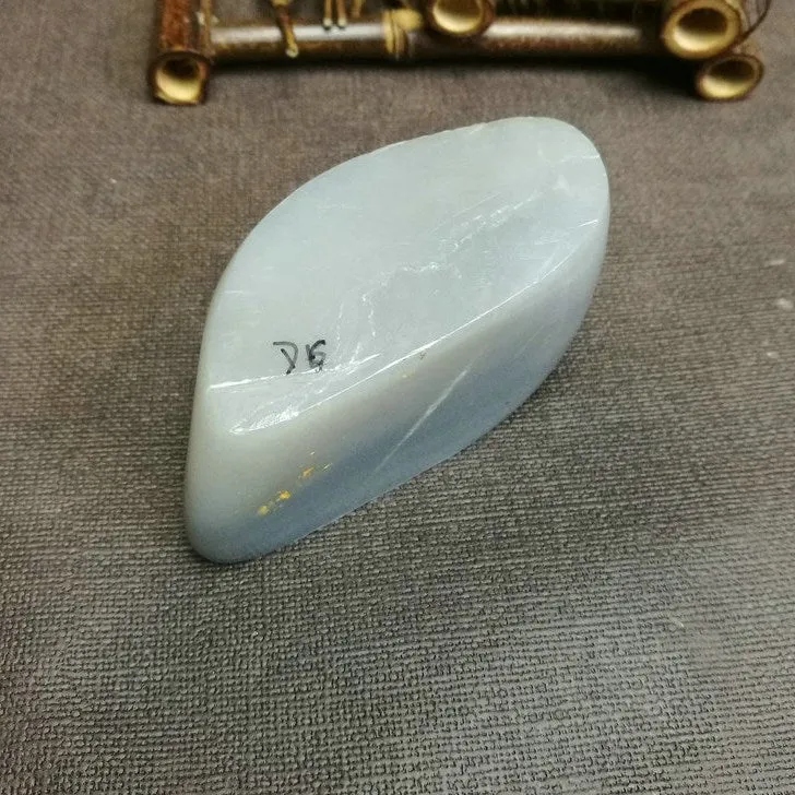 Natural Hetian Jade Rough Nephrite Raw (284g,8.4X4.5X4cm)