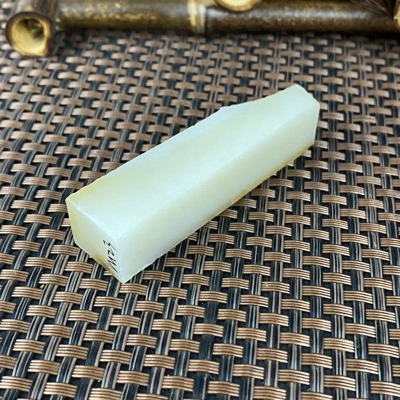 Natural Hetian Jade Rough Nephrite Raw (38g,6.4X1.6X1.5cm)