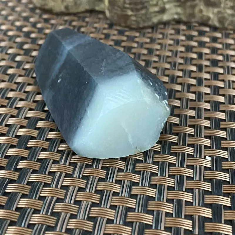 Natural Hetian Jade Rough Nephrite Raw (44g,4.8X3.1X1.5cm)