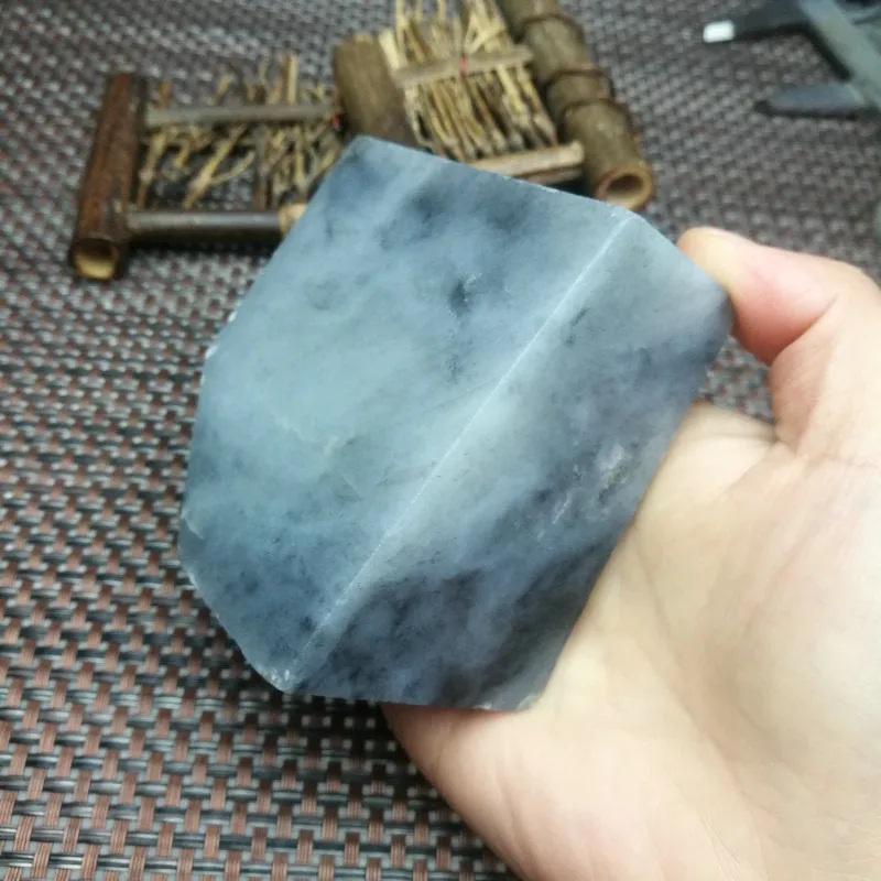 Natural Hetian Jade Rough Nephrite Raw (590g, 8X7.5X4.3cm)