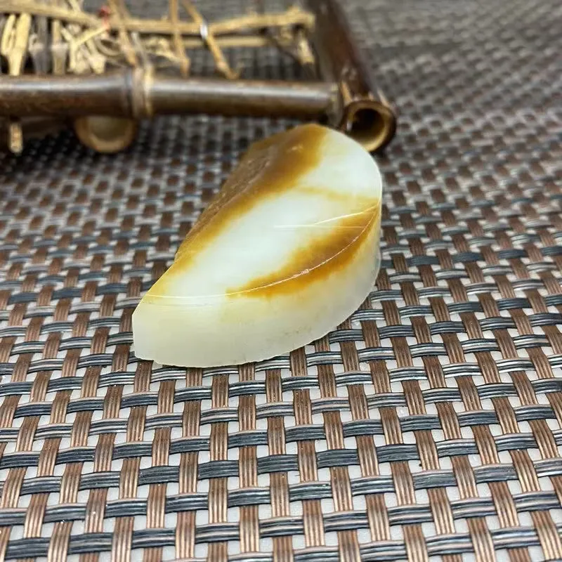 Natural Hetian Jade Rough Nephrite Raw (62g,5.6X3.4X1.4cm)