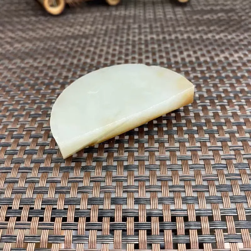 Natural Hetian Jade Rough Nephrite Raw (62g,5.6X3.4X1.4cm)