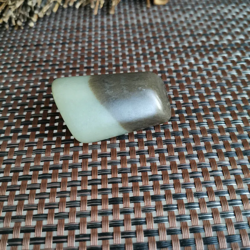Natural Hetian Jade Rough Nephrite Raw (66g, 4.8X3X1.9cm)
