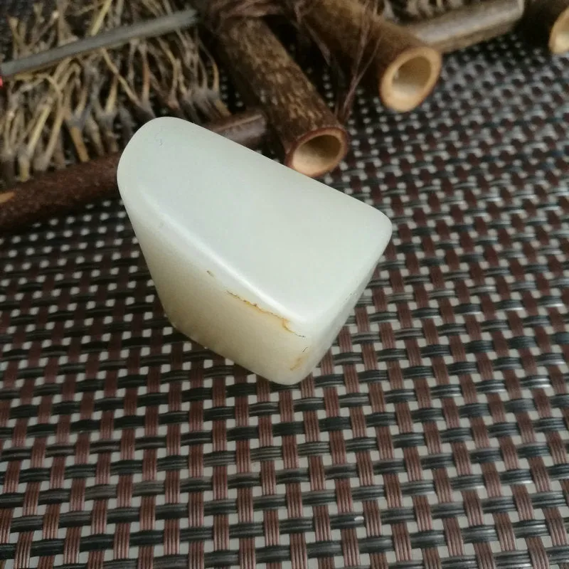 Natural Hetian Jade Rough Nephrite Raw (82g, 5X3.5X3cm)