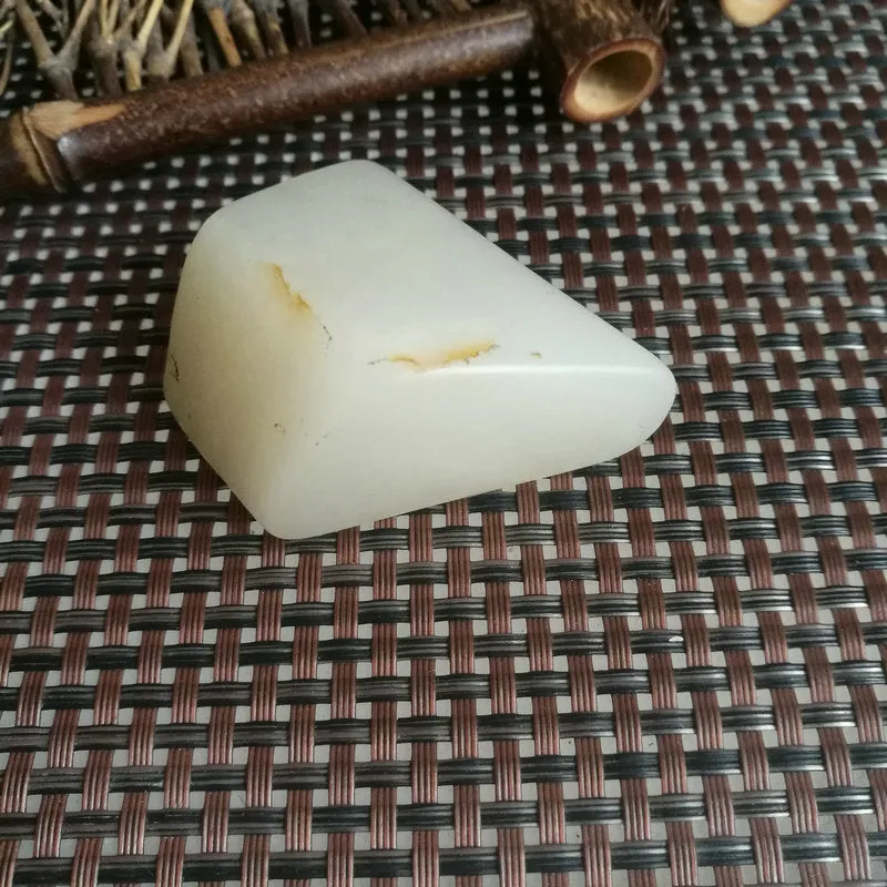 Natural Hetian Jade Rough Nephrite Raw (82g, 5X3.5X3cm)