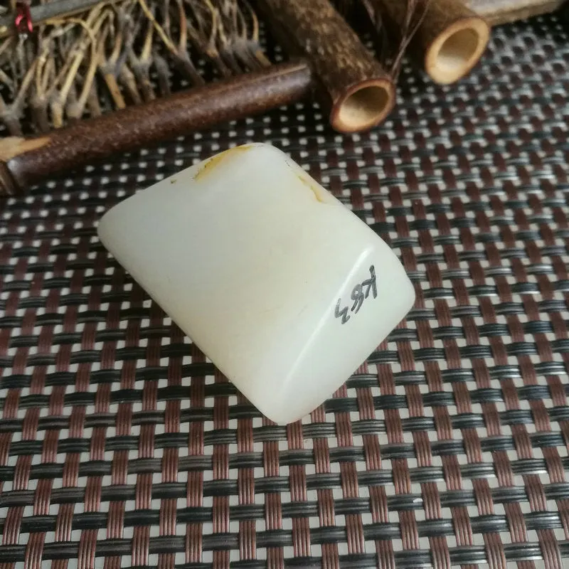 Natural Hetian Jade Rough Nephrite Raw (82g, 5X3.5X3cm)