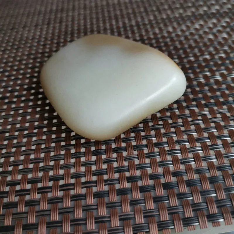 Natural Hetian Jade Rough Nephrite Raw (97g,5.6X4.6X1.9cm)