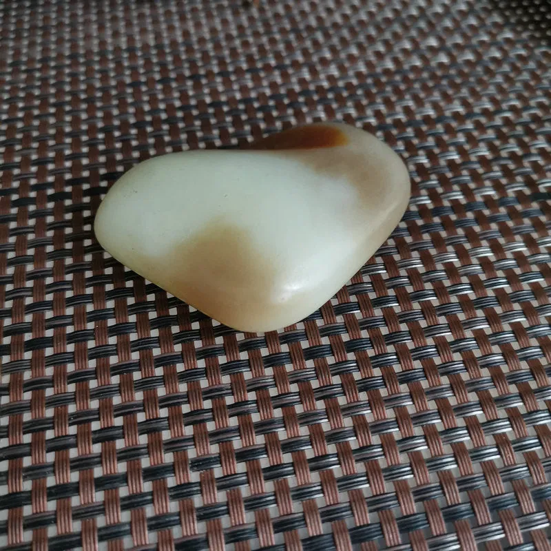 Natural Hetian Jade Rough Nephrite Raw (97g,5.6X4.6X1.9cm)