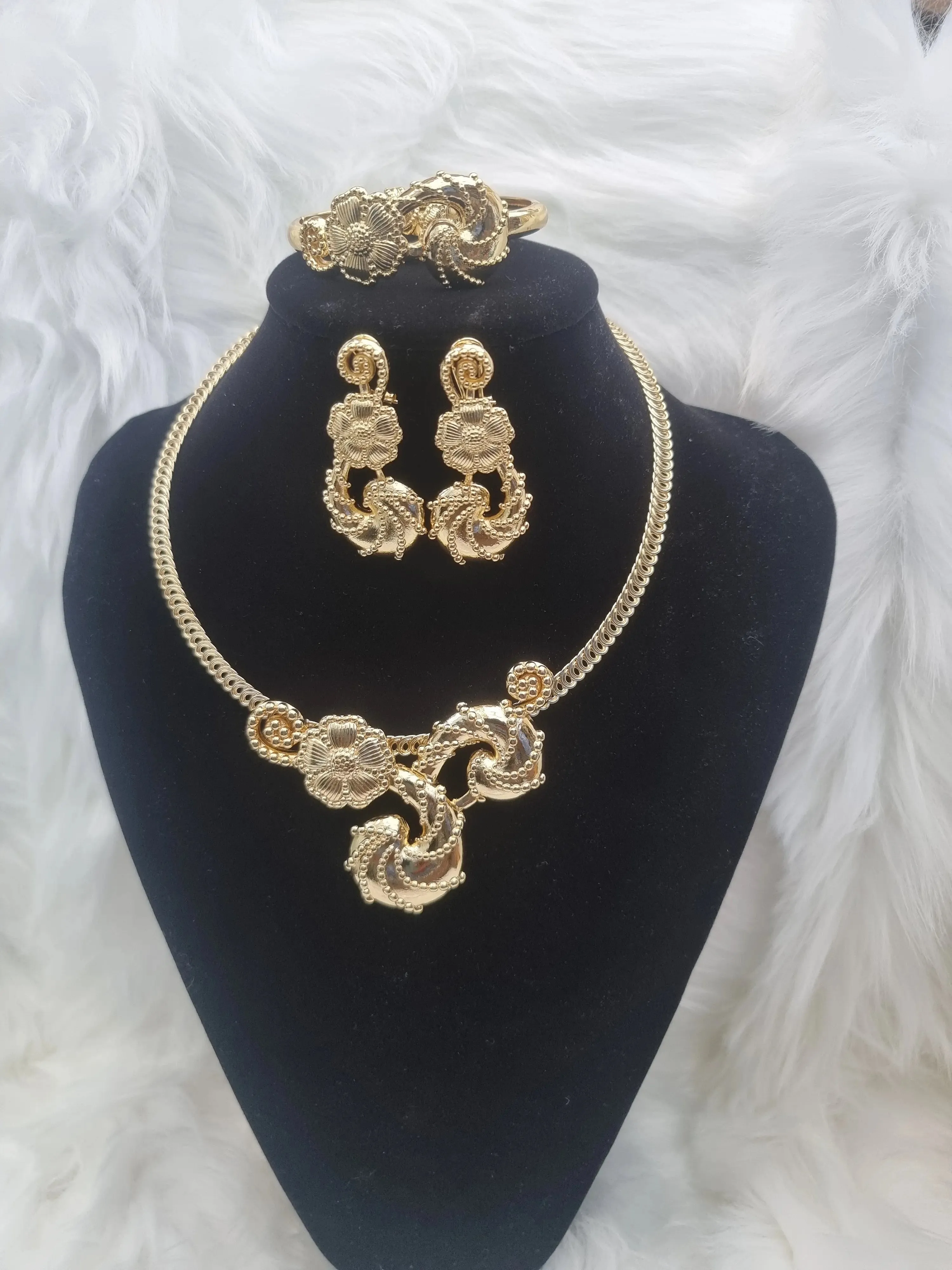 Non-Tarnish New Design Gold Bridal Party Necklace Jewellery set