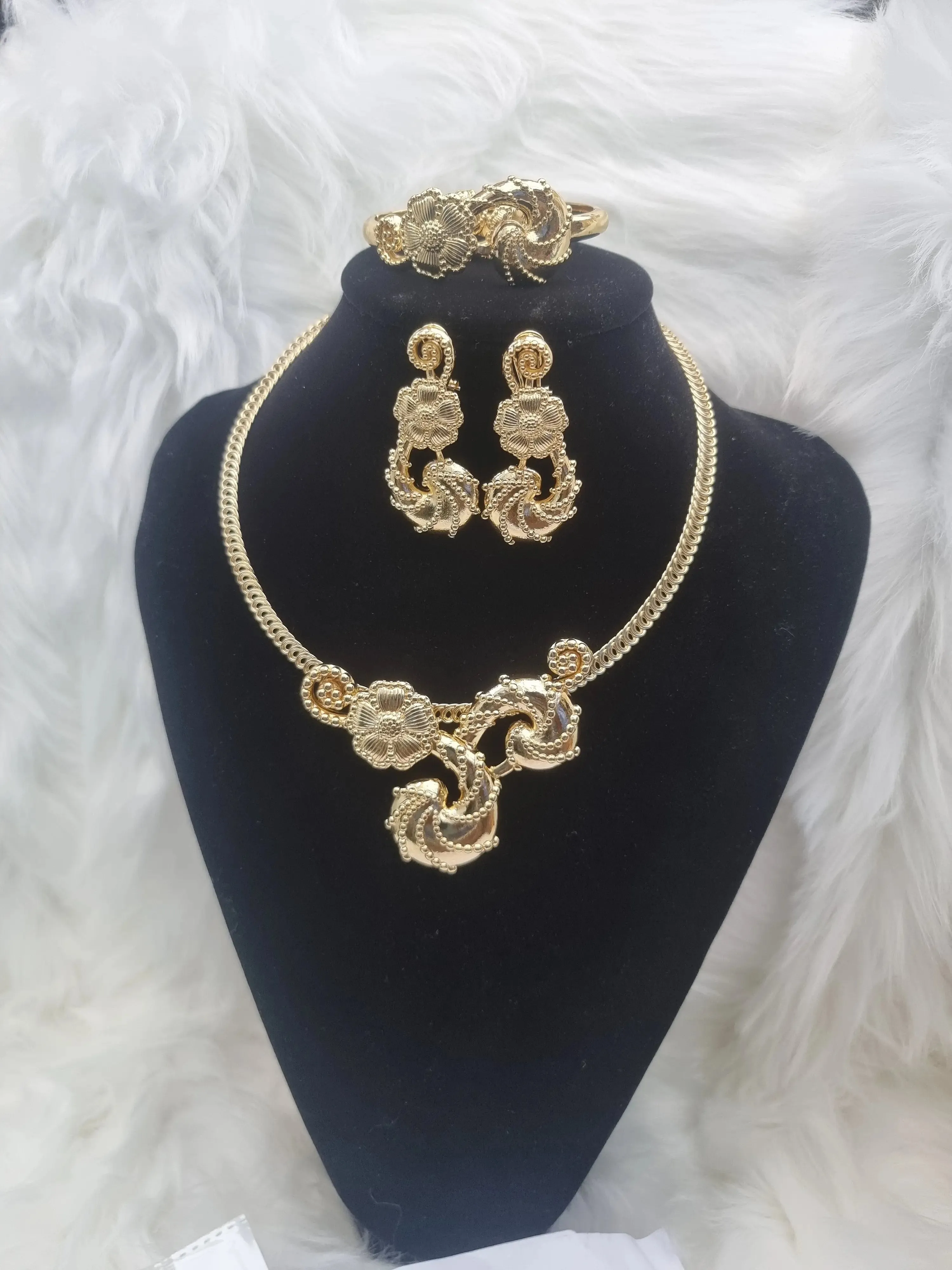 Non-Tarnish New Design Gold Bridal Party Necklace Jewellery set