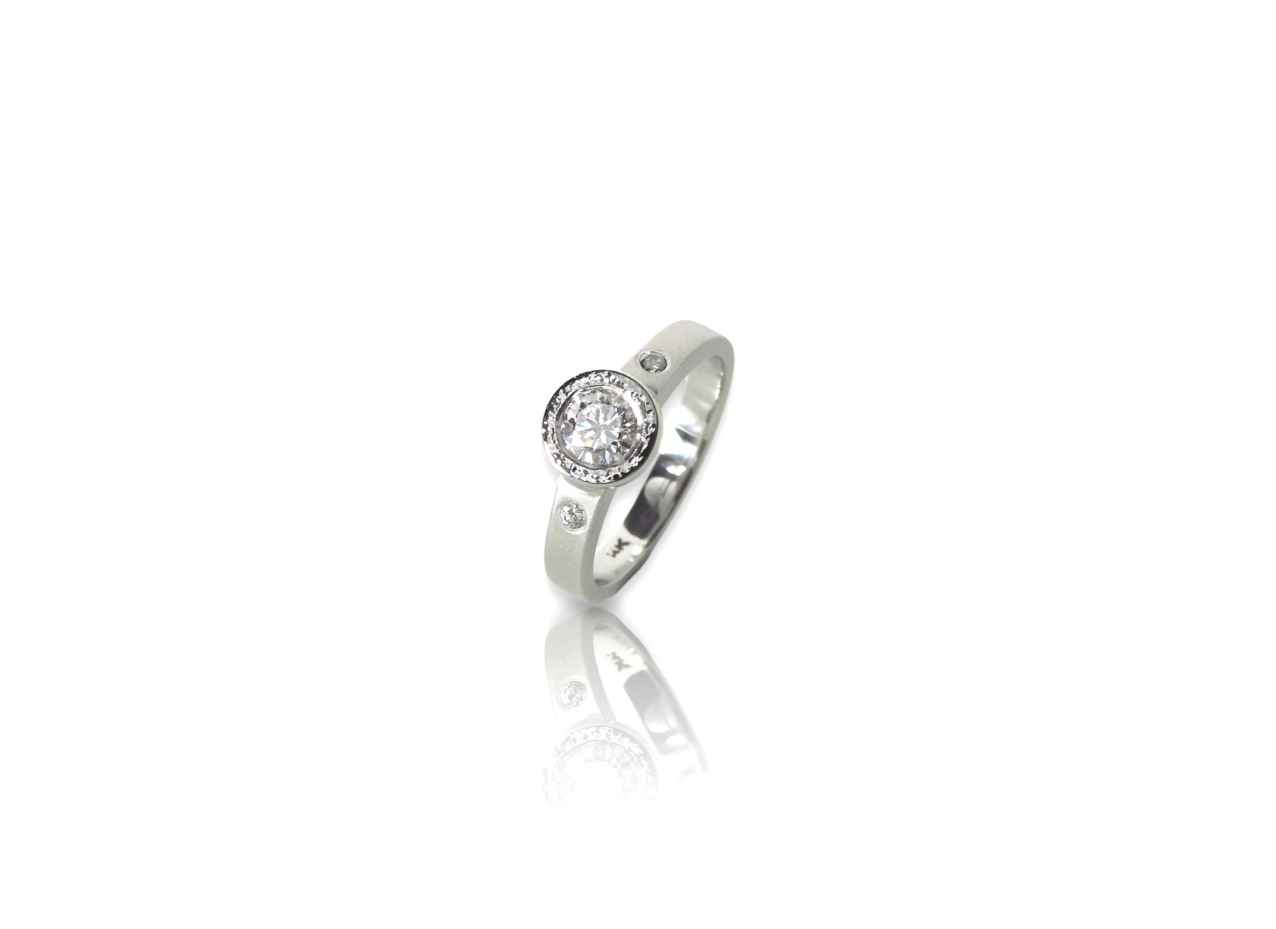 Planish bezel with side stones