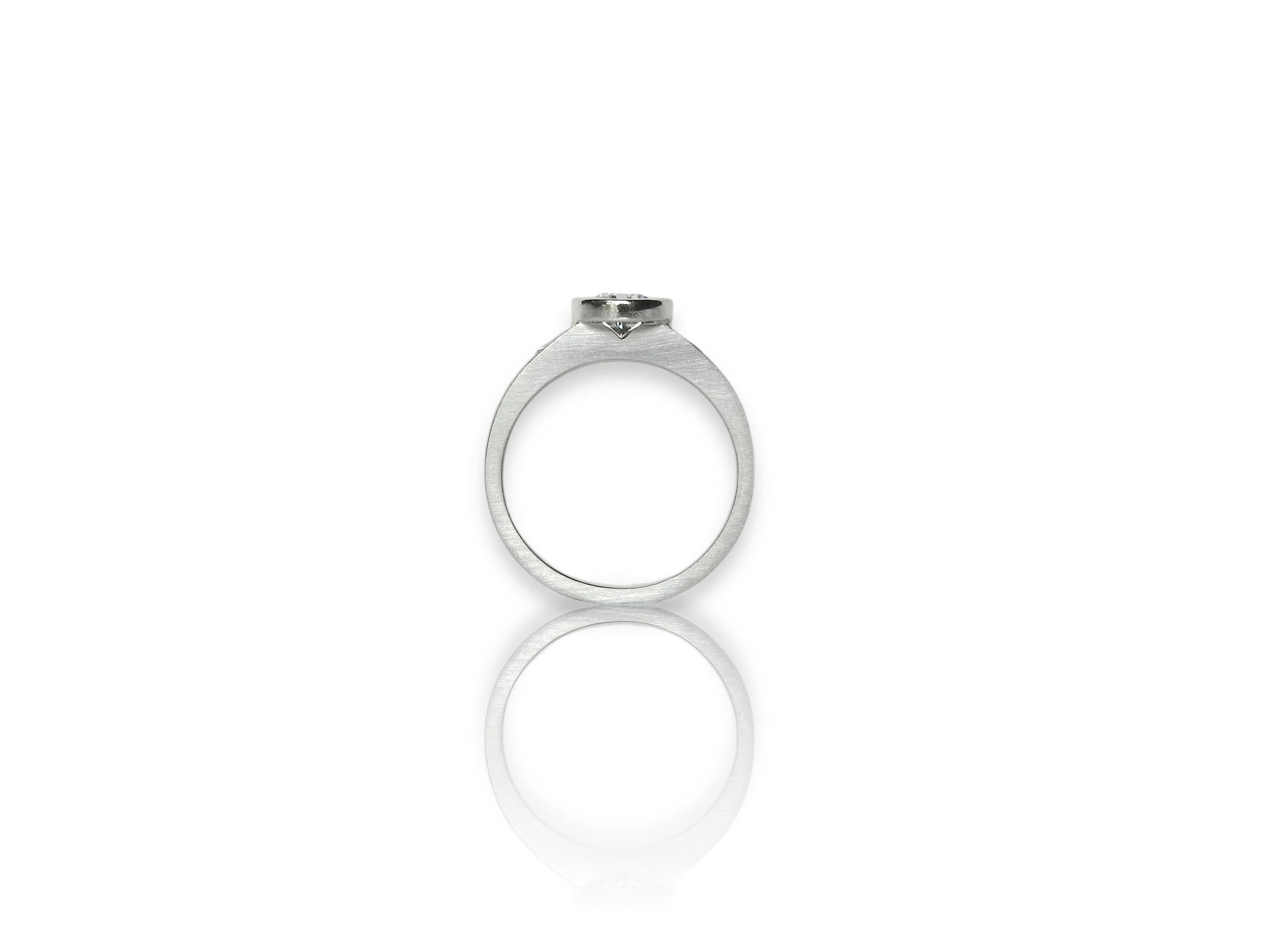 Planish bezel with side stones