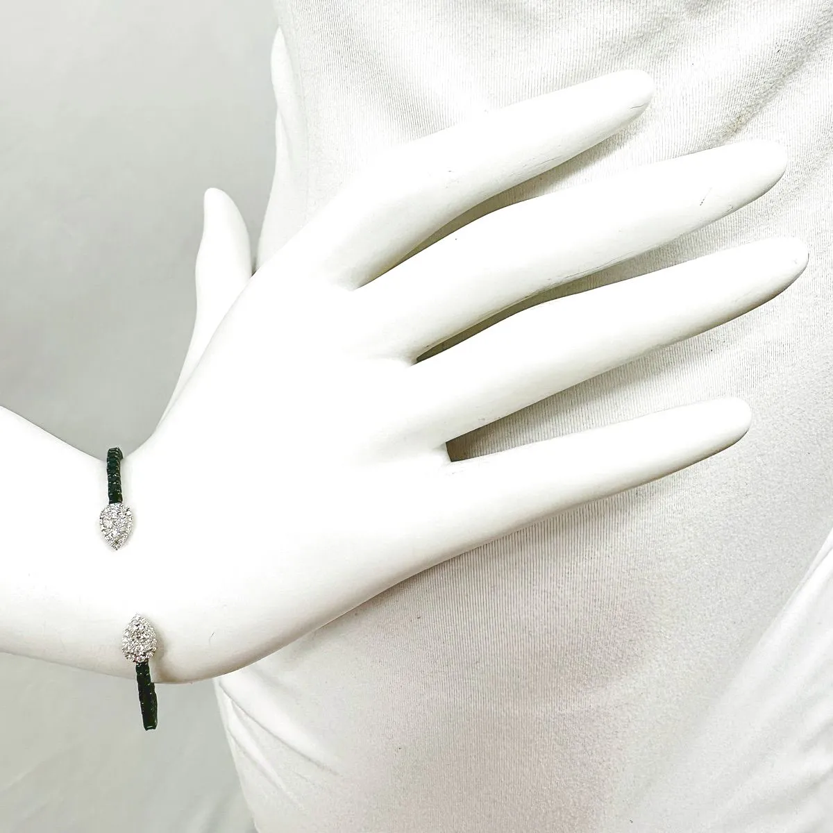 Royal India 18K White Gold Cuff  Bracelet with 44  Diamonds and Black Spinel