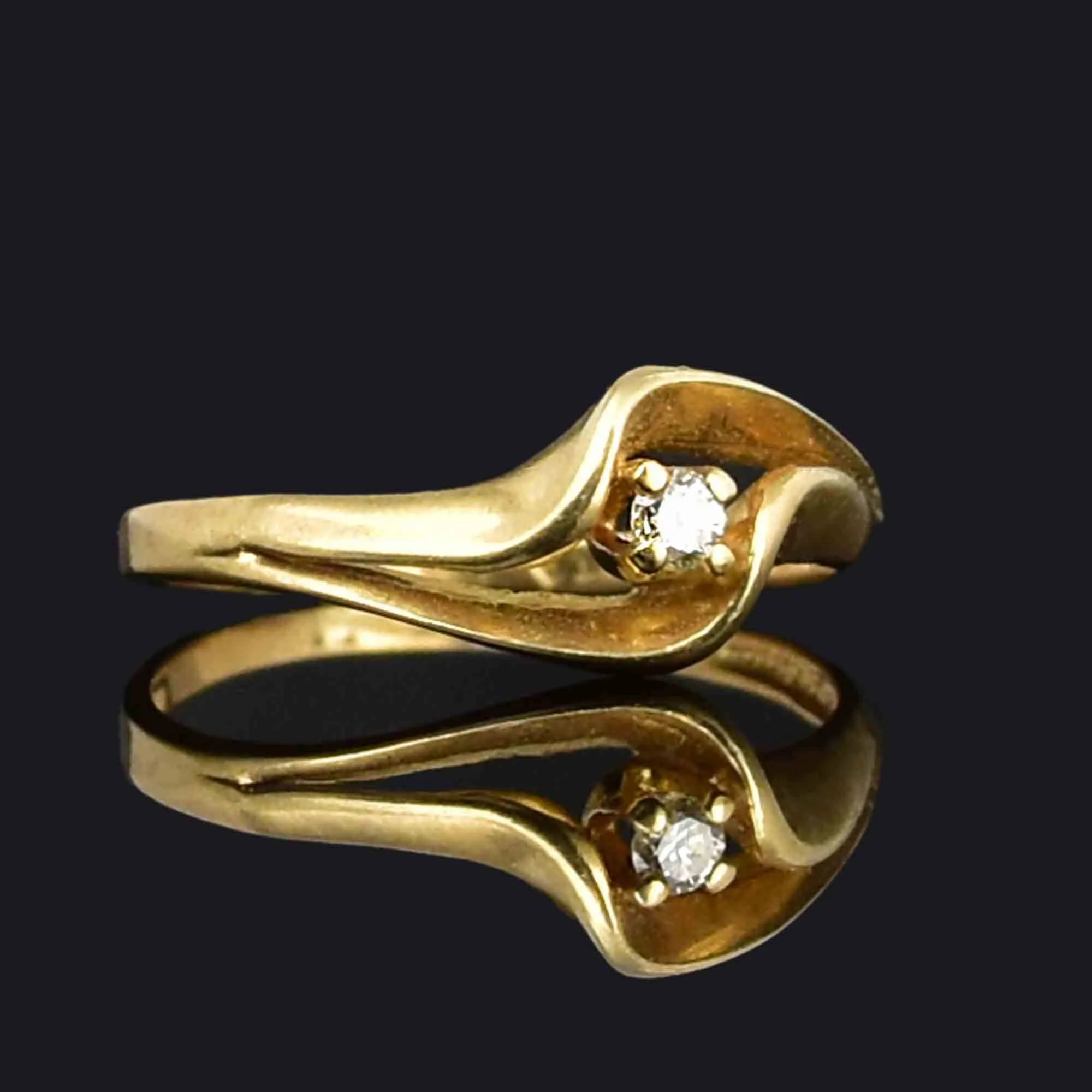 Vintage 10K Gold Diamond Solitaire Ring Sz 5.5